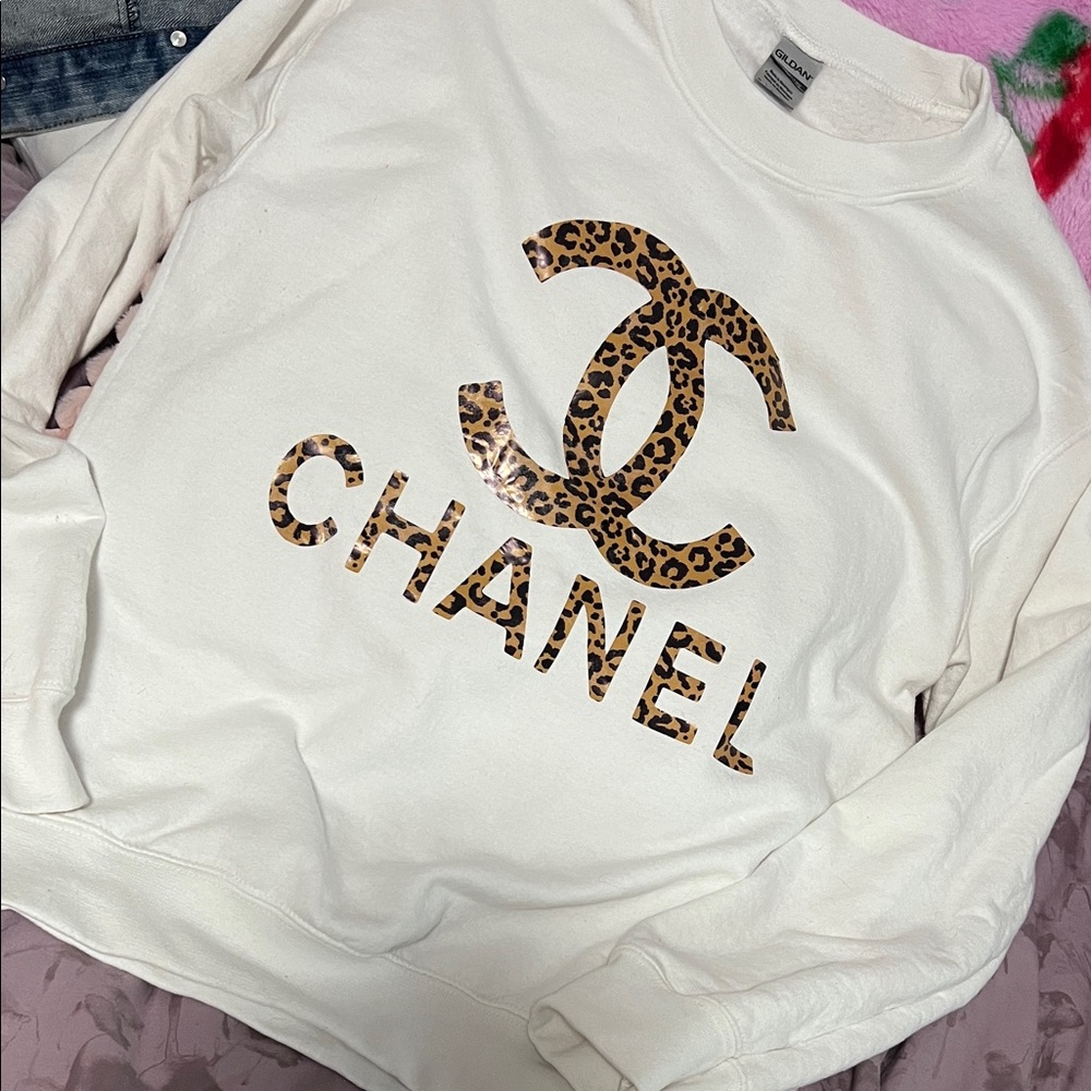 Gildan White Sweater with Leopard Print Design